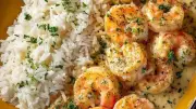 طريقة عمل جمبري بالثوم الكريمي مع أرز أبيض: وصفة سهلة لعشاء مميز