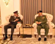 رئيس الأركان يعود إلى أرض الوطن عقب زيارة رسمية ناجحة لدولة ليبيا