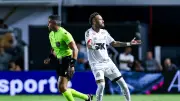 نيمار يعود للملاعب ويصنع هدفًا في فوز سانتوس العريض على فيلو كلوب
