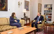 وزير الخارجية يبحث مع مستشارة الرئيس تعزيز التعاون مع المؤسسات الفكرية