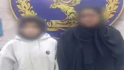 ضبط سيدة ونجلتها في إمبابة بتهمة التعدي على جارتهما وإلقاء زجاجات