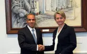 وزير الخارجية ونظيرته البريطانية يناقشان مستجدات الوضع الإقليمي والأزمات الراهنة