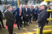 وزير الصناعة يزور مصنعي المحولات الكهربائية وزيت الطعام في أول جولة ميدانية