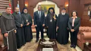 البطريرك الأنبا إبراهيم إسحق ونيافة الأنبا عمانوئيل يهنئان محافظ البحر الأحمر