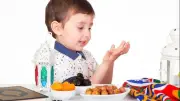 نصائح طبية هامة للحفاظ على صحة الأطفال أثناء صيام شهر رمضان