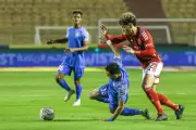 الأهلي يواجه سمومة للقفز على صدارة الدوري الليلة في مباراة مصيرية