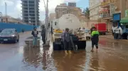 رئيس مدينة كفر الشيخ يشرف على عمليات كسح مياه الأمطار لمواجهة التغيرات المناخية