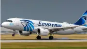 مصر للطيران تعلق رحلاتها الجوية إلى عدة دول خليجية وعربية بسبب التوترات الإقليمية
