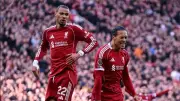 ليفربول يهزم وست هام بخماسية مثيرة بمشاركة محمد صلاح في الدوري الإنجليزي