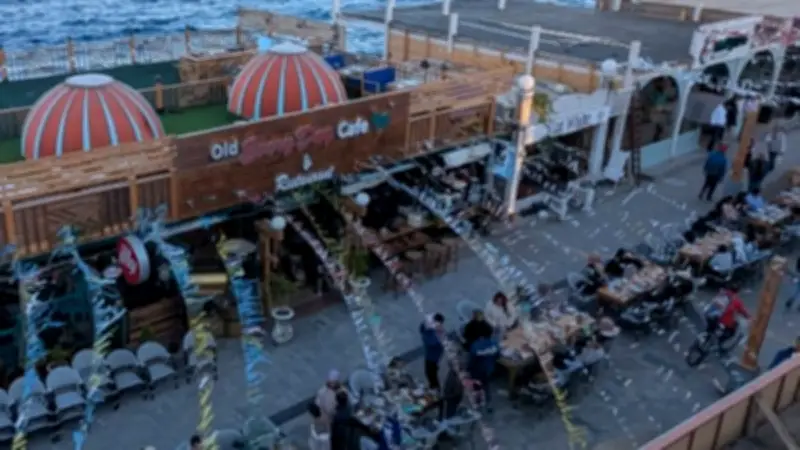 10 سنوات على إفطار العاشر من رمضان في دهب.. مائدة محبة تمتد 1500 متر تجمع القلوب