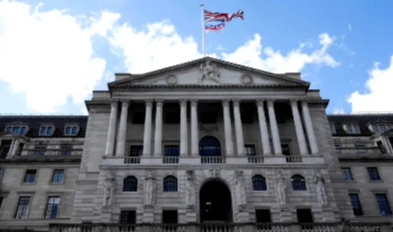 خبراء يحذرون: بنك إنجلترا قد يرفع الفائدة فوق 5.25% لمواجهة التضخم المستمر