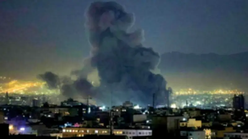 الكويت تعلن نجاح دفاعها الجوي في التصدي لهجمات معادية وسط البلاد