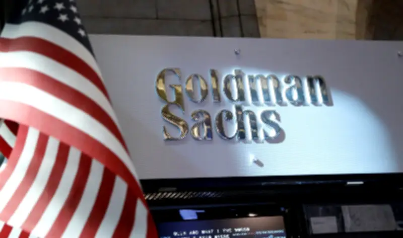 جولدمان ساكس يحذر من تعطل تدفق النفط عبر مضيق هرمز بسبب التوترات الإقليمية