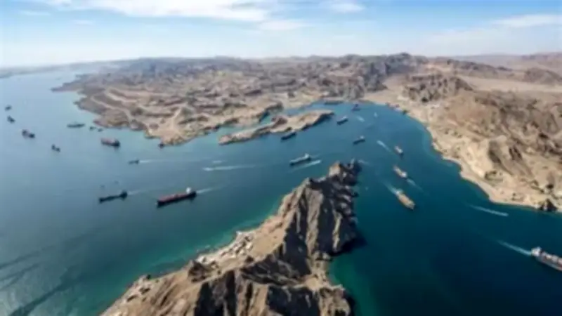 إيران تفرض قانونًا جديدًا لمضيق هرمز: رسوم بالعملة المحلية وقيود على أمريكا وإسرائيل