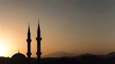 موعد أذان المغرب في المنيا اليوم الأحد 1 مارس 2026: الساعة 5:57 مساءً