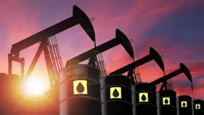 ارتفاع أسعار النفط فوق 100 دولار للبرميل لأول مرة منذ 2022 وسط تخفيضات إنتاجية