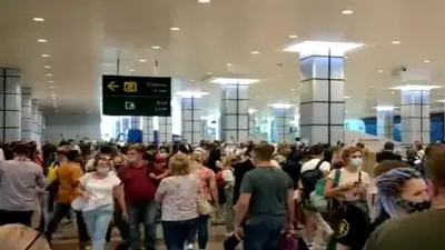 مطار الغردقة يستقبل 126 رحلة طيران أوروبية تقل 25 ألف سائح في أول أيام الربيع