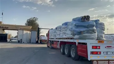 الهلال الأحمر المصري يدفع القافلة 151 ضمن «زاد العزة» إلى غزة محملة بأطنان المساعدات