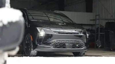 كرايسلر تكشف النقاب عن باسيفيكا 2027: سيارة SUV رياضية بتصميم عصري وتقنيات أمان متطورة