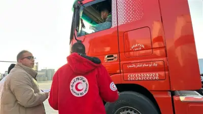 الهلال الأحمر المصري يطلق قافلة مساعدات إنسانية ضخمة إلى غزة تحمل 2700 طن