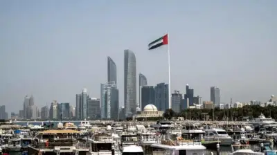 مكتب أبوظبي الإعلامي يسيطر على 3 حرائق في المناطق الاقتصادية ويعلن عن 6 مصابين