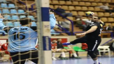 فريق رجال يد الأهلي يحقق انتصارًا ساحقًا على طلائع الجيش في الدوري بنتيجة 36-22