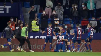 ليفانتي يهزم ريال أوفييدو 4-2 في الدوري الإسباني ويحافظ على تفوقه في الجولة 29