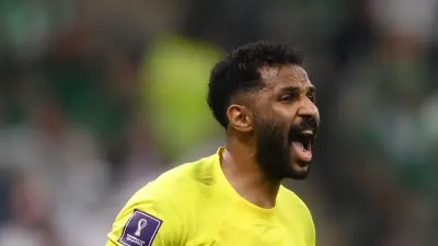 بعد غياب 455 يومًا.. العويس يعود لحراسة عرين المنتخب السعودي أمام صربيا