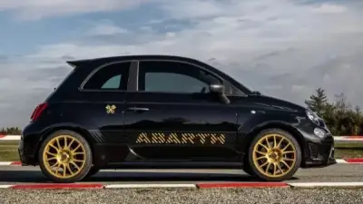 أبارث 695 الإيطالية: النسخة الأكثر شراسة من أيقونة فيات 500