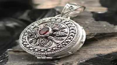 ارتفاع سعر الفضة عالمياً إلى 73 دولاراً للأونصة مع تسجيل أكبر انخفاض شهري منذ 14 عاماً