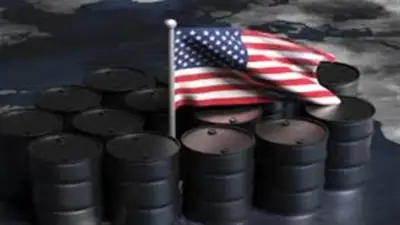 تراجع العقود الآجلة للنفط الأمريكي إلى 79.57 دولار للبرميل بعد تسجيل قمم تاريخية