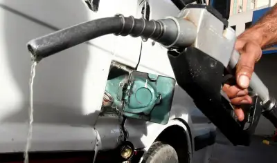 تحديث أسعار الوقود والغاز اليوم: بنزين 95 بسعر 12.5 جنيه والغاز المنزلي يصل لـ 100 جنيه