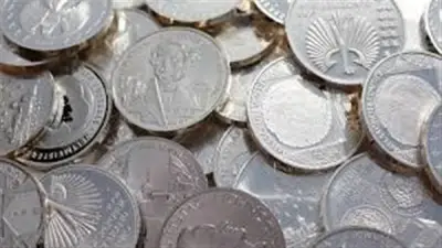 تراجع سعر الجنيه الفضة في مصر إلى 990 جنيهاً خلال تعاملات اليوم