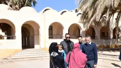 محافظ أسوان يوجه بتوفير أوراق طابعة برايل وإجراء صيانة فورية لمدرسة الأمل للنور والمكفوفين