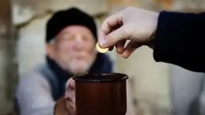 تفسير حلم التصدق في المنام: دلالات الخير والبركة والفرج القريب