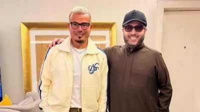 تركي آل الشيخ يزور عمرو دياب في منزله بالقاهرة ويصفه بـ