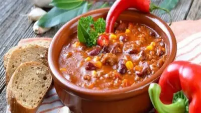 فول بالسجق الساخن: وصفة سريعة ولذيذة لوجبة السحور المثالية