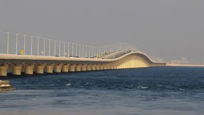 طائرة مسيرة تستهدف جسر الملك فهد الرابط بين البحرين والسعودية في تصعيد عسكري جديد