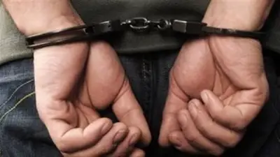 القبض على رجل أعمال ومرافقيه لتعديهم على فرد أمن بالتجمع الأول