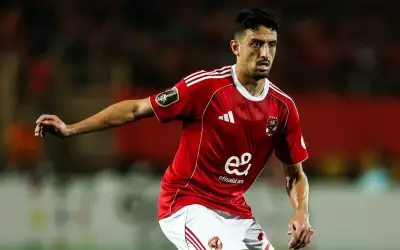 الأهلي يؤجل مفاوضات تجديد عقد طاهر محمد طاهر لشهرين