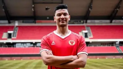 ناقد رياضي يثير الجدل حول إعارة أشرف داري من الأهلي إلى كالمار السويدي