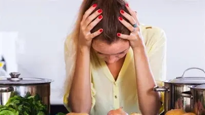 الصداع الليلي في رمضان عند الأمهات: أسباب متعددة وعلاجات طبيعية بدون مسكنات