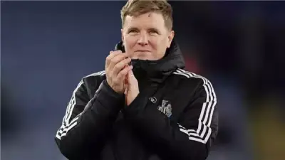 إيدي هاو يوضح أسباب تقلبات نيوكاسل قبل مواجهات السيتي وبرشلونة الصعبة