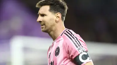 زائر مفاجئ في كامب نو يكشف عن هواية غير معروفة لليونيل ميسي