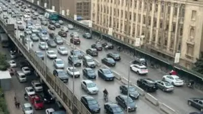 كثافات مرورية متحركة تشهدها شوارع القاهرة والجيزة صباح الأربعاء مع انتشار أمني مكثف