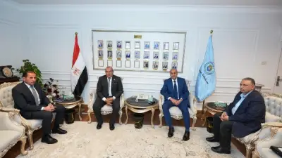 محافظ أسيوط يستقبل وفد شركة تكرير البترول ويؤكد على تعزيز الشراكة الصناعية