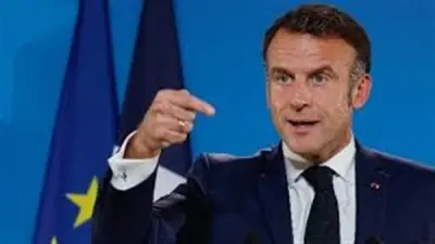 ماكرون يحذر نتنياهو من شن عملية برية في لبنان ويطالب حزب الله بوقف الهجمات