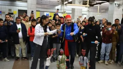 مترو الأنفاق ينظم احتفالية بالعرائس والأراجوز للأطفال في محطة جامعة القاهرة