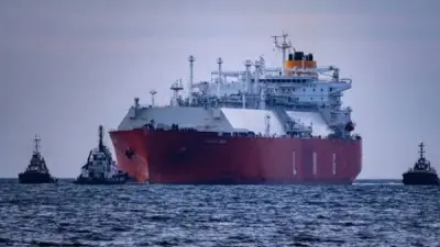 انفجار قرب ناقلة نفط قبالة الكويت يهدد بتسرب نفطي وأضرار بيئية محتملة