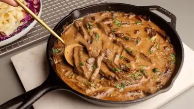 طريقة تحضير بيف ستروجانوف لإفطار فاخر في رمضان: خطوات سهلة مع الشيف إنجى علاء